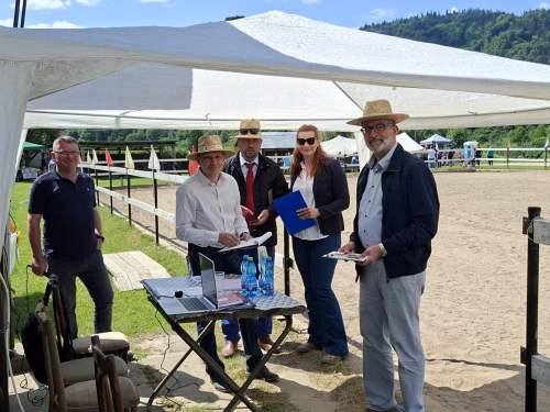 5f49075f-8e5b-48b3-a124-955a65b04c21